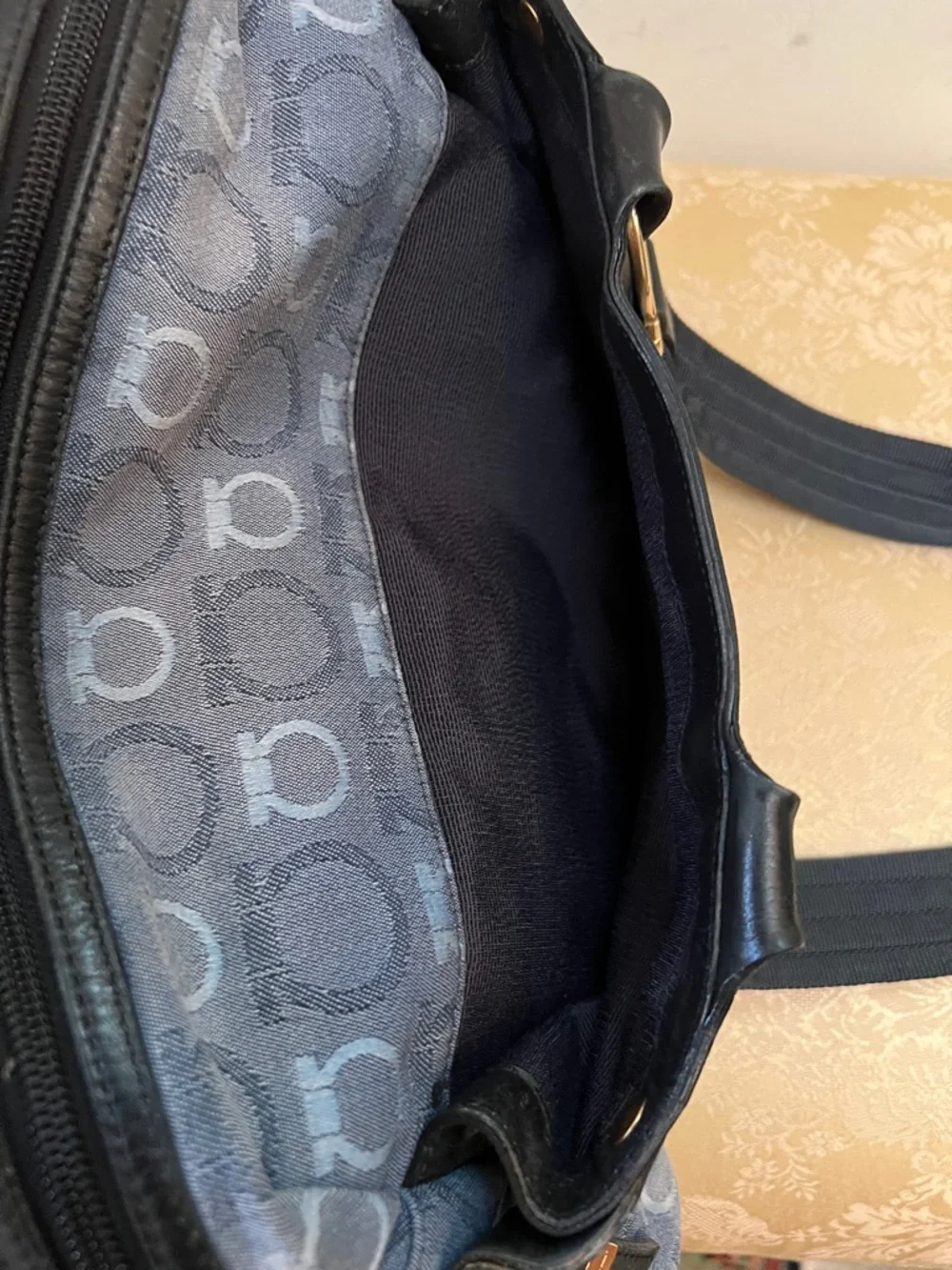SALVATORE FERRAGAMO JEAN BAG - Picture 6 of 11